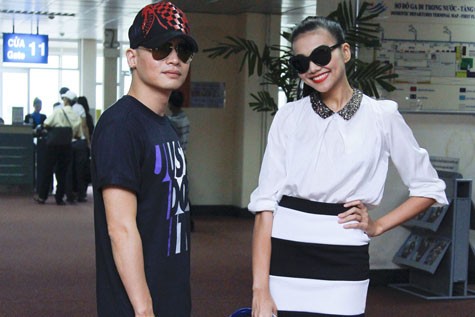 Với phong cách ăn mặc trẻ trung và thanh lịch, Thanh Hằng thu hút sự chú ý của nhiều khán giả tại sân bay.